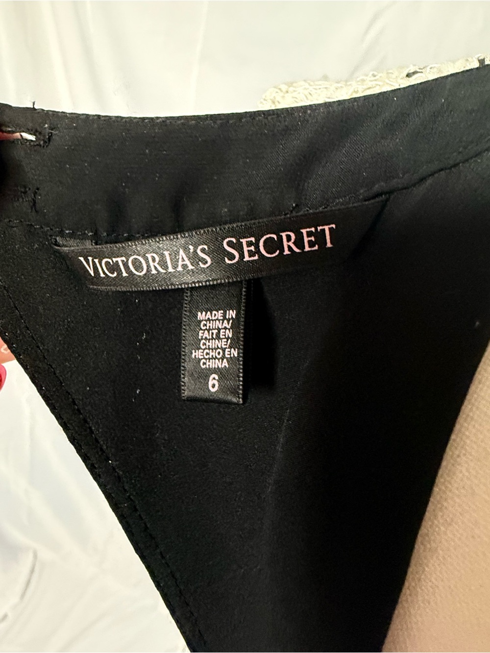 Victoria’s Secret Overlay Bow-Trim Sheath Dress in White and Black - Picture 9 of 10